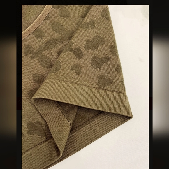 Women's Seamless Leopard Print 2 Piece  Camisole Pajama Set - Picture 7 of 7